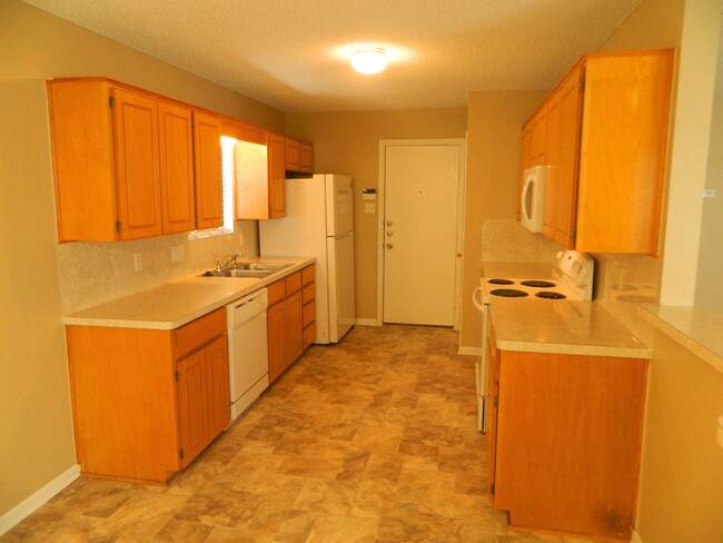 Building Photo - Available NOW!!!! This Cute 3 Bedroom 2 ba...