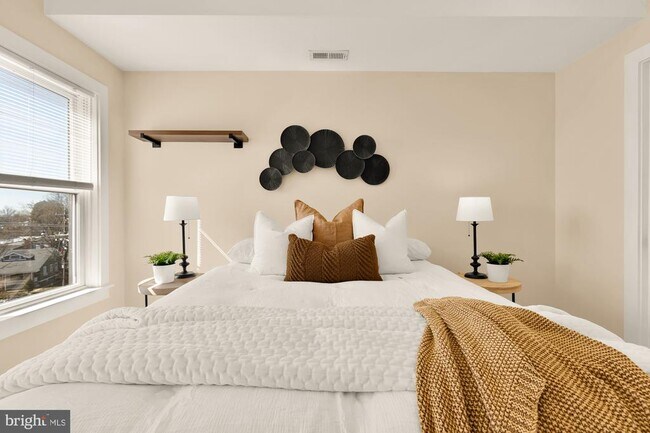 Building Photo - 927 Kennedy St NW