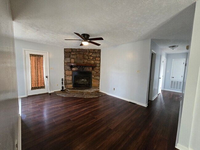 Building Photo - 6758 Seaford Dr