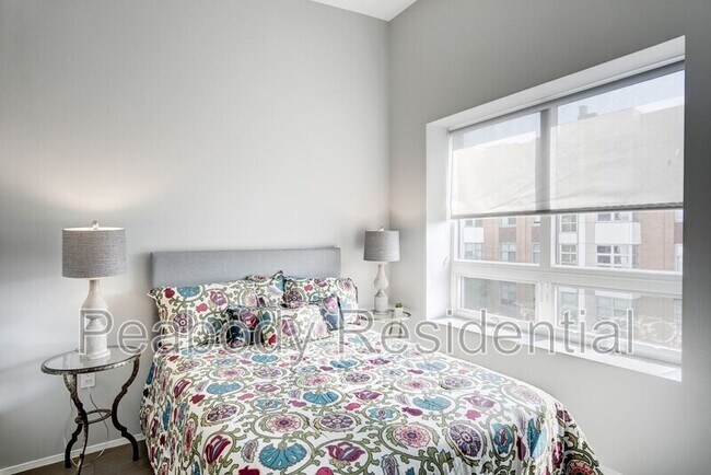 Building Photo - 2422 17th St NW