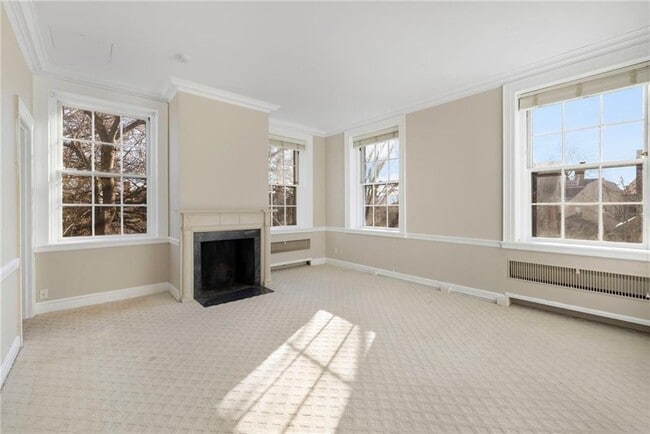 Building Photo - 72 Manning St