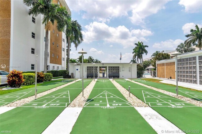 Building Photo - 1 br, 1 bath  - 2990 NE 16th Ave