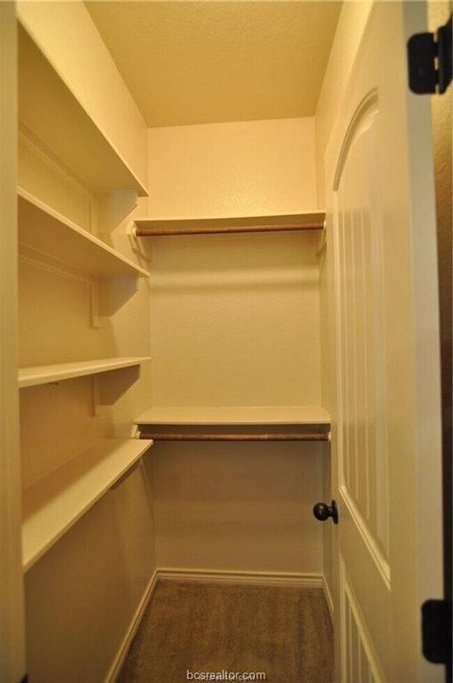 Building Photo - August 2026 Pre-Lease!! Spacious 4 Bed, 3 ...