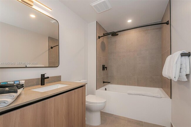 Building Photo - 121 NE 5th St