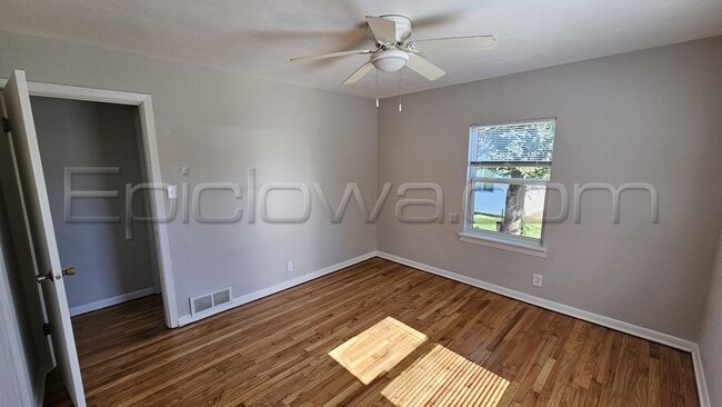 Building Photo - 130 Outlook Dr SW