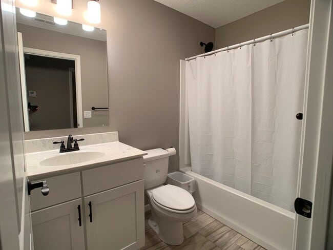 Building Photo - ADORABLE SINGLE FAMILY HOME! BUILT IN 2018!