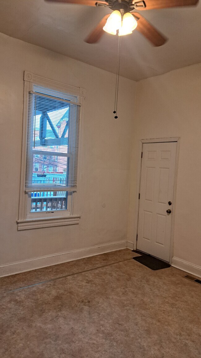 Building Photo - 2215 Brookfield Ave