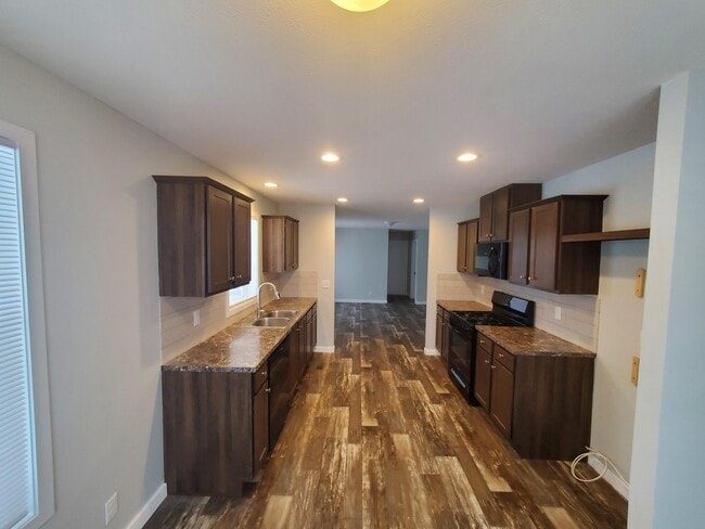 Building Photo - 13 Parakeet Hill Dr