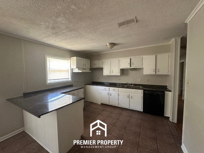 Building Photo - Move-In Ready 4 Bedroom Rental in 38134 - Hardwood Floors & Open Kitchen