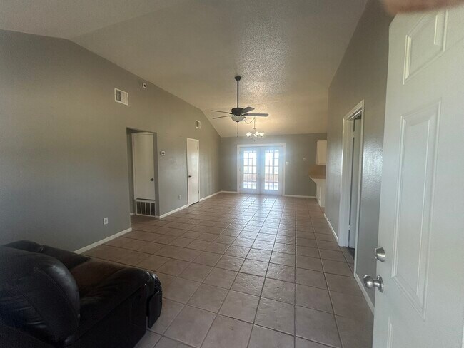 Building Photo - 339 S Pleasant Hill Rd