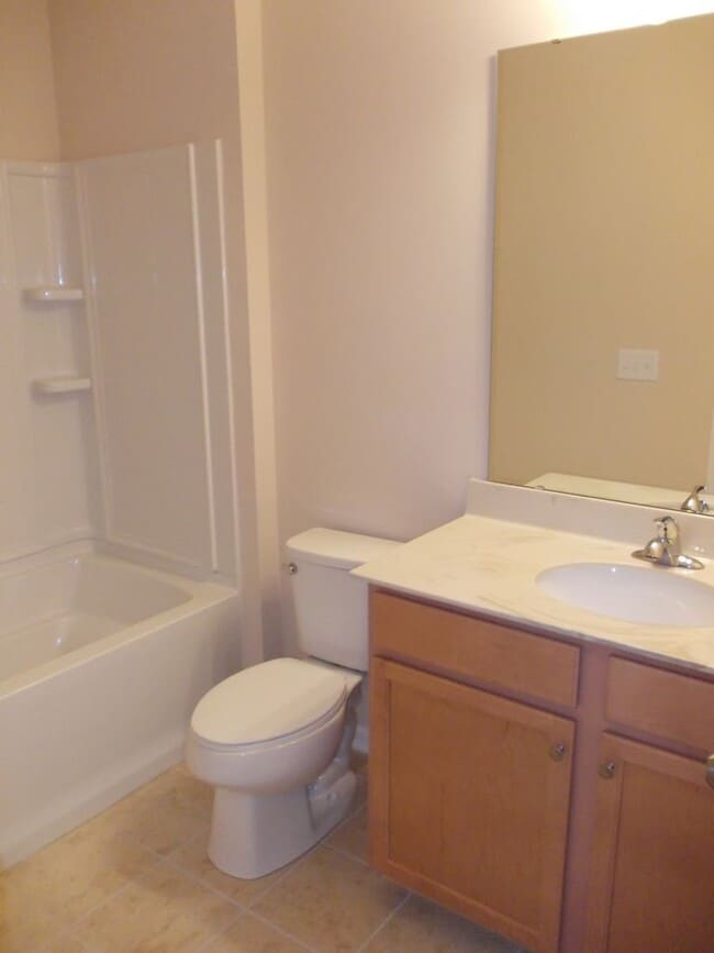 Building Photo - 3 Bed 2.5 Bath 2 story townhome in Christe...