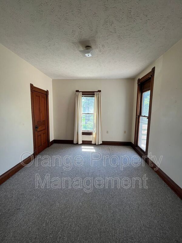 Building Photo - 136 S 7th St