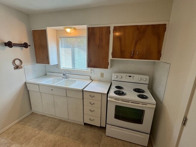 Building Photo - Studio Apartment in Downtown Eugene