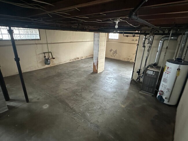 Building Photo - Newly Renovated 3 Bedroom Home
