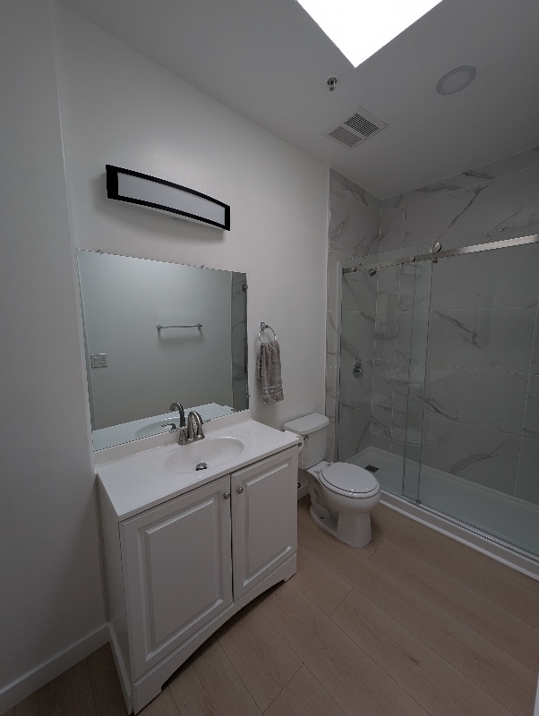 Building Photo - 11035 Moorpark St