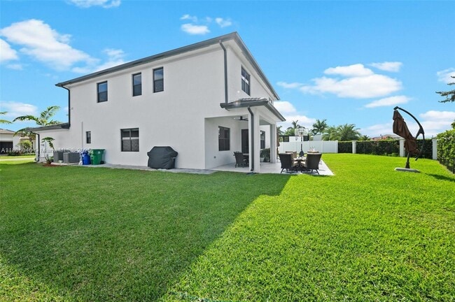 Building Photo - 17577 SW 41st St