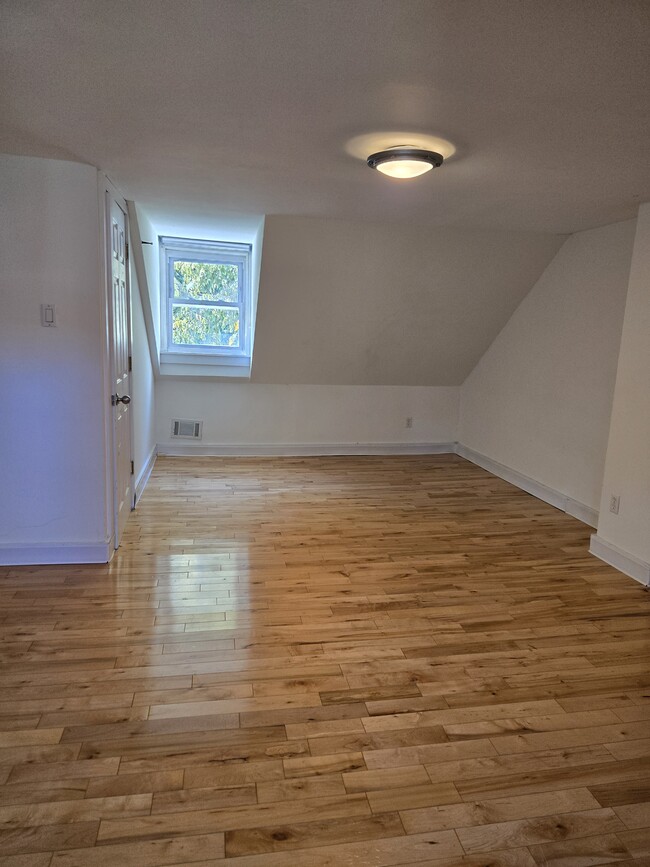 3rd floor bedroom - 862 N Lawrence St