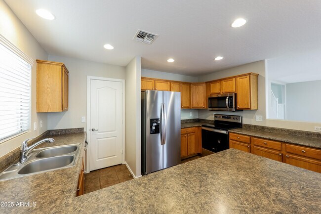 Building Photo - 6720 N 129th Ln