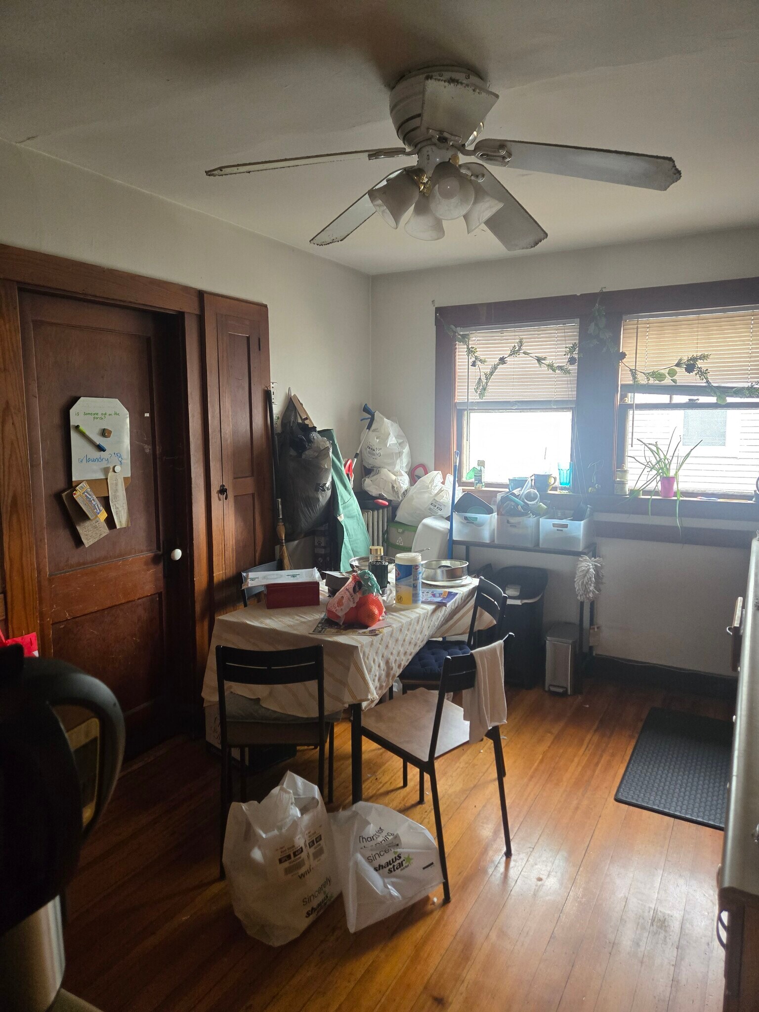 Building Photo - 24 Oak Square Ave