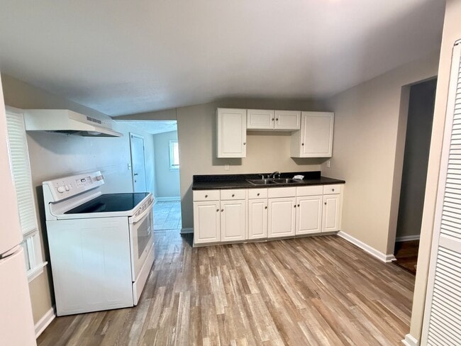 Building Photo - 1411 Sale Ave