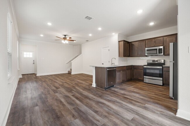 Building Photo - 50% Security Deposit! Like-New 3BR Duplex in Gated Community w/ Parks, Granite Kitchen & Private ...