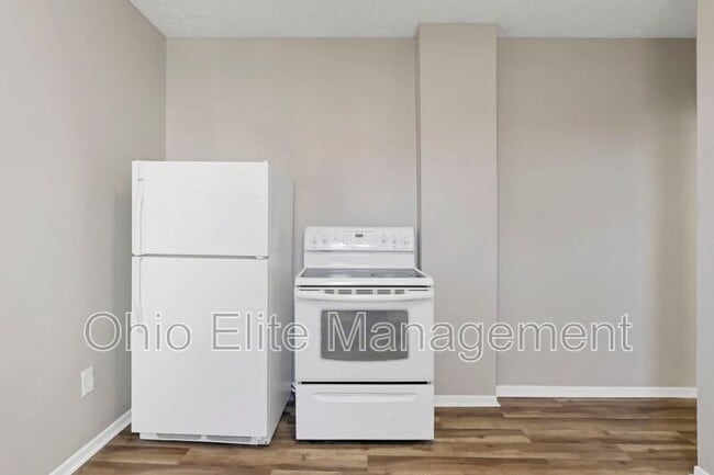 Building Photo - 793 E Starr Ave