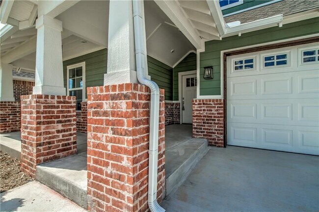 Building Photo - 6601 NW 150th Terrace