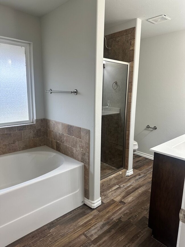 Building Photo - 520 Sperry Dr