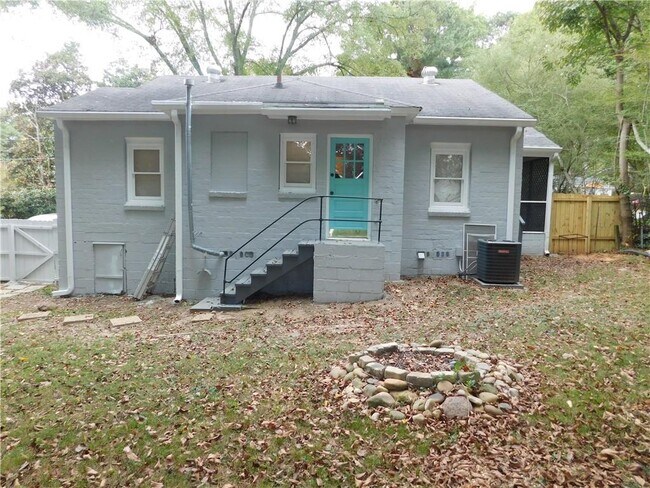 Building Photo - 219 Parkview Dr SE