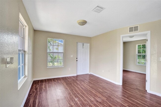 Building Photo - 727 22nd St