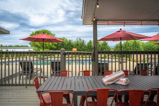 Building Photo - 2224 Brevard Rd