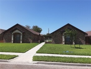 Building Photo - 11 Amy Dr