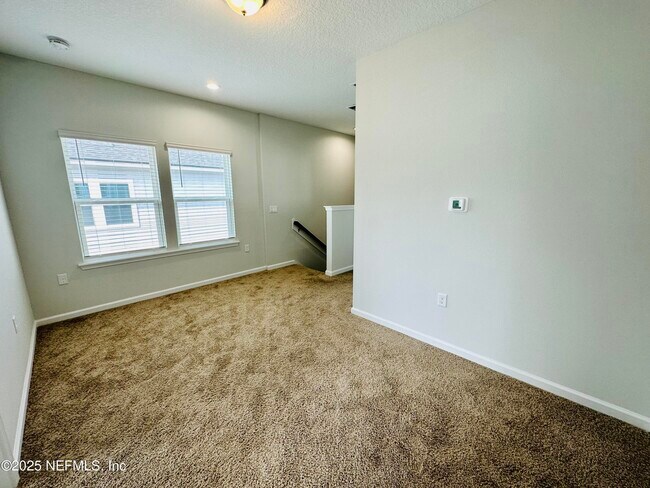 Building Photo - 84 Pinebury Ln