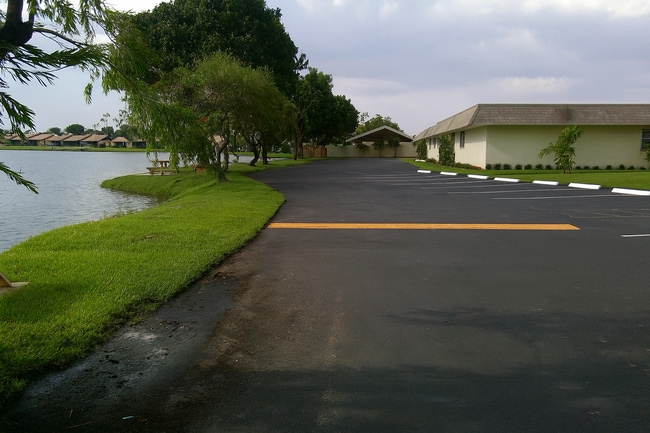 Building Photo - 511 Banks Rd Margate, FL 33063