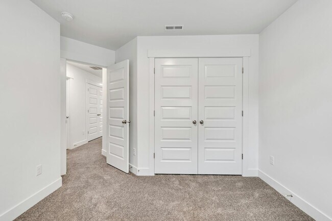 Building Photo - 4650 Alder Dr