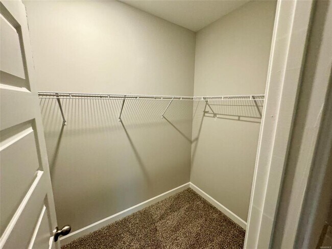 Building Photo - 5000 Tea Rose Dr