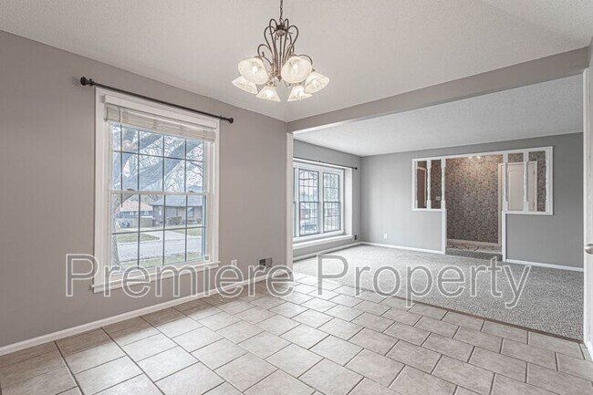 Building Photo - 1331 SW Horizon Dr