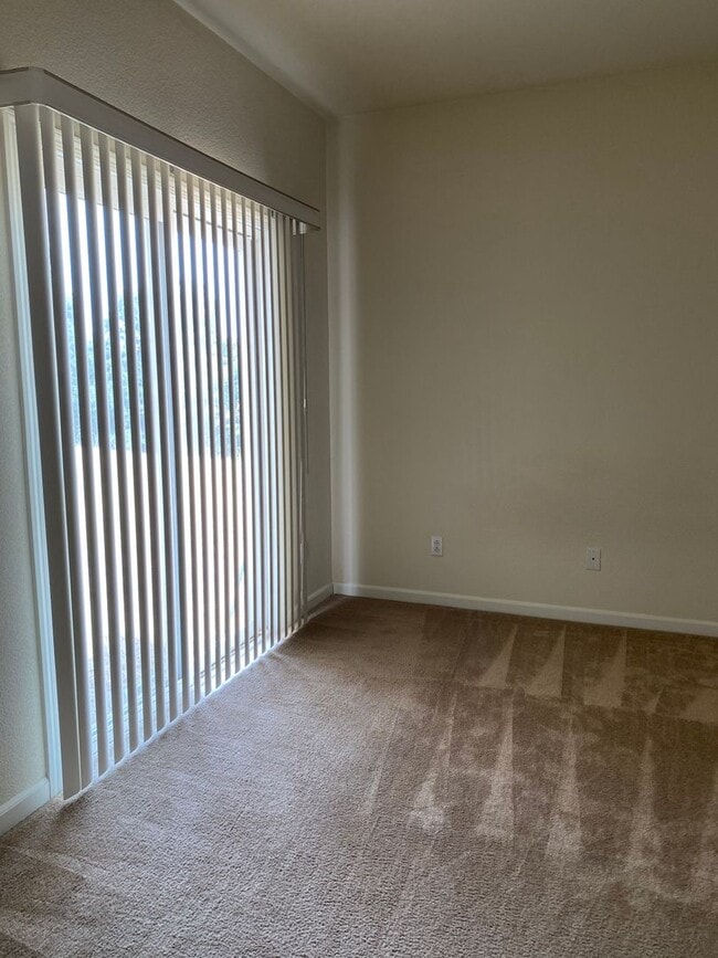 Building Photo - Ione Home near Golf Course
