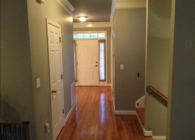 Building Photo - 5 Bedroom in Cedar Bluff Community