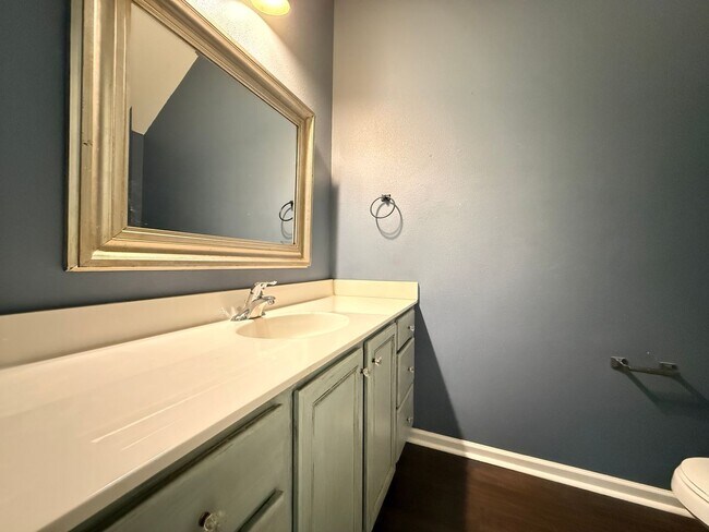 Building Photo - 5994 Fox Point Cir
