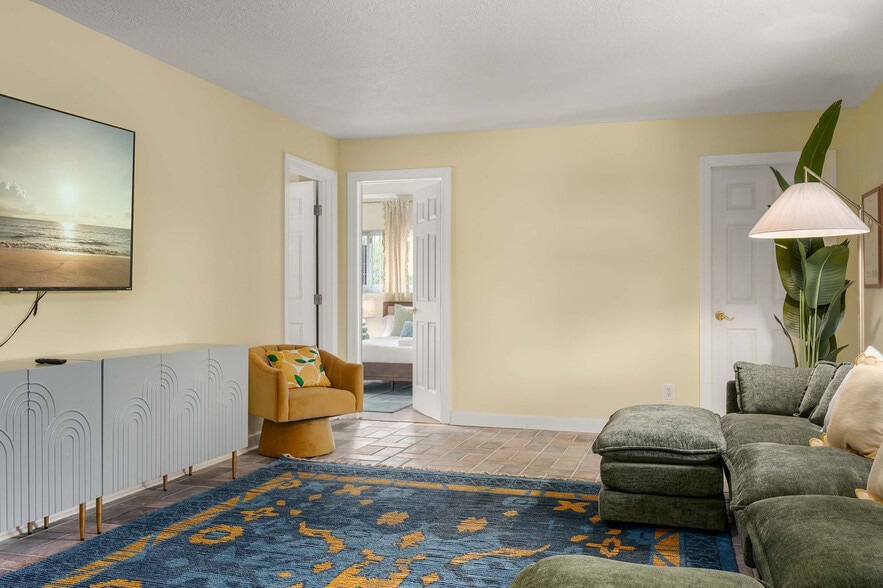 Building Photo - 1842 Del Robles Dr