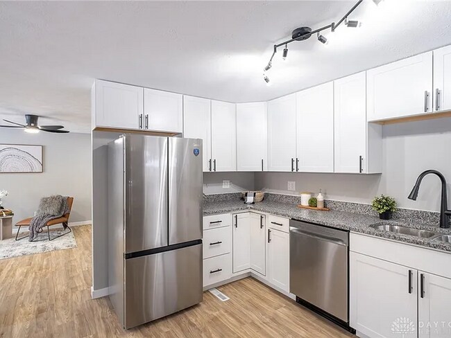 Building Photo - Absolutely Stunning 3BR Ranch in Kettering | Designer Finishes + Huge Backyard