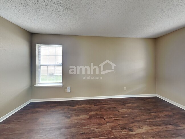 Building Photo - 356 Winterset Way