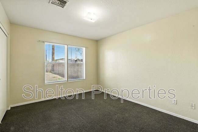 Building Photo - 345 N 15th St