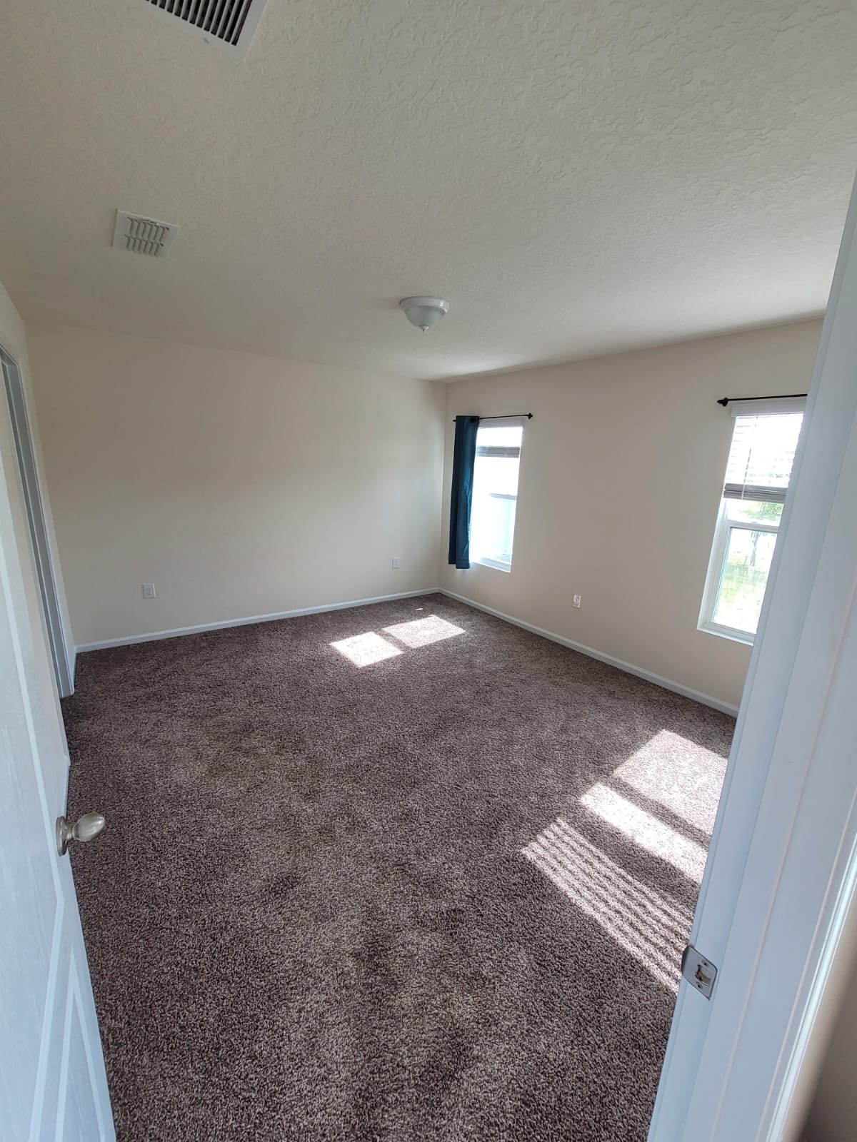 Master bedroom - 8297 Meadow Walk Ln