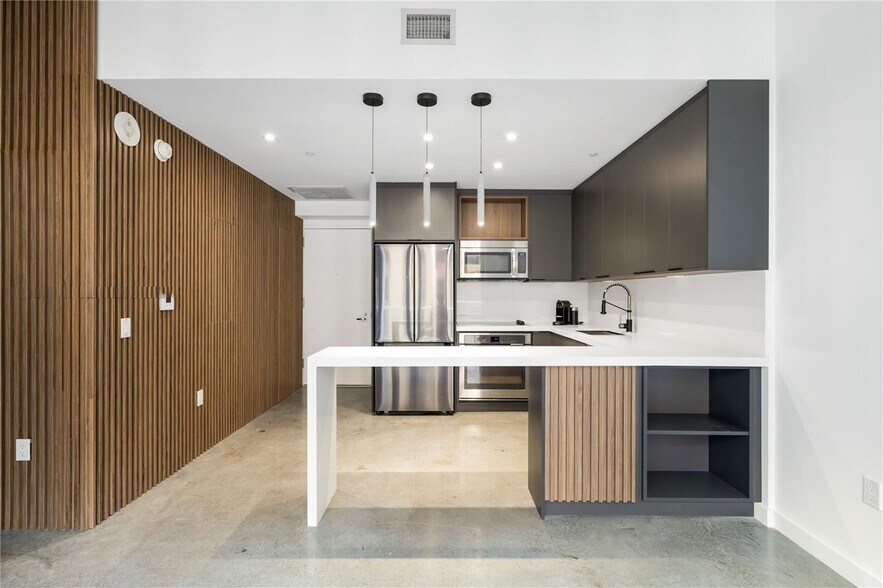 Primary Photo - 151 SE 1st St