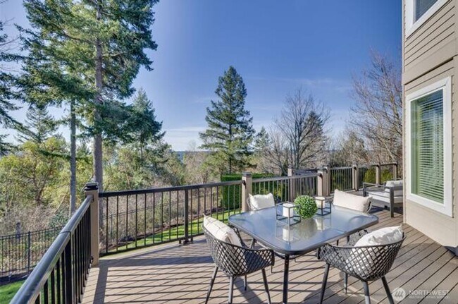 Building Photo - Luxury Living in sought after Sterling Woods