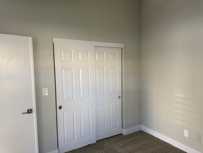Building Photo - STUNNING 3BD/2BA SINGLE STORY BEAUTY IN THE HEART OF THE SOUTHWEST!!  **GORGEOUSLY REMODELED!! **...
