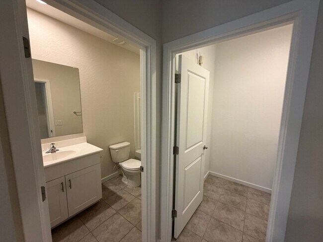 Building Photo - 36987 N Sidewinder Dr