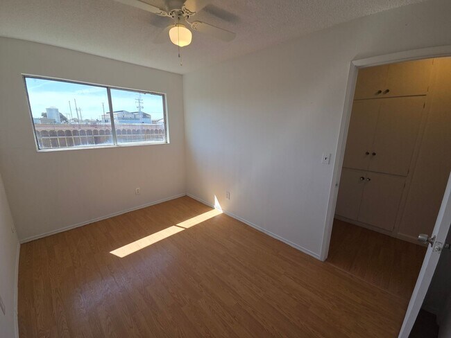 Building Photo - L. Street Duplex